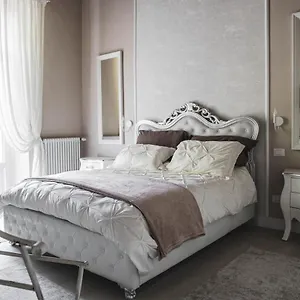 Belvedere Luxury Apartment, View On The Walls Apartment